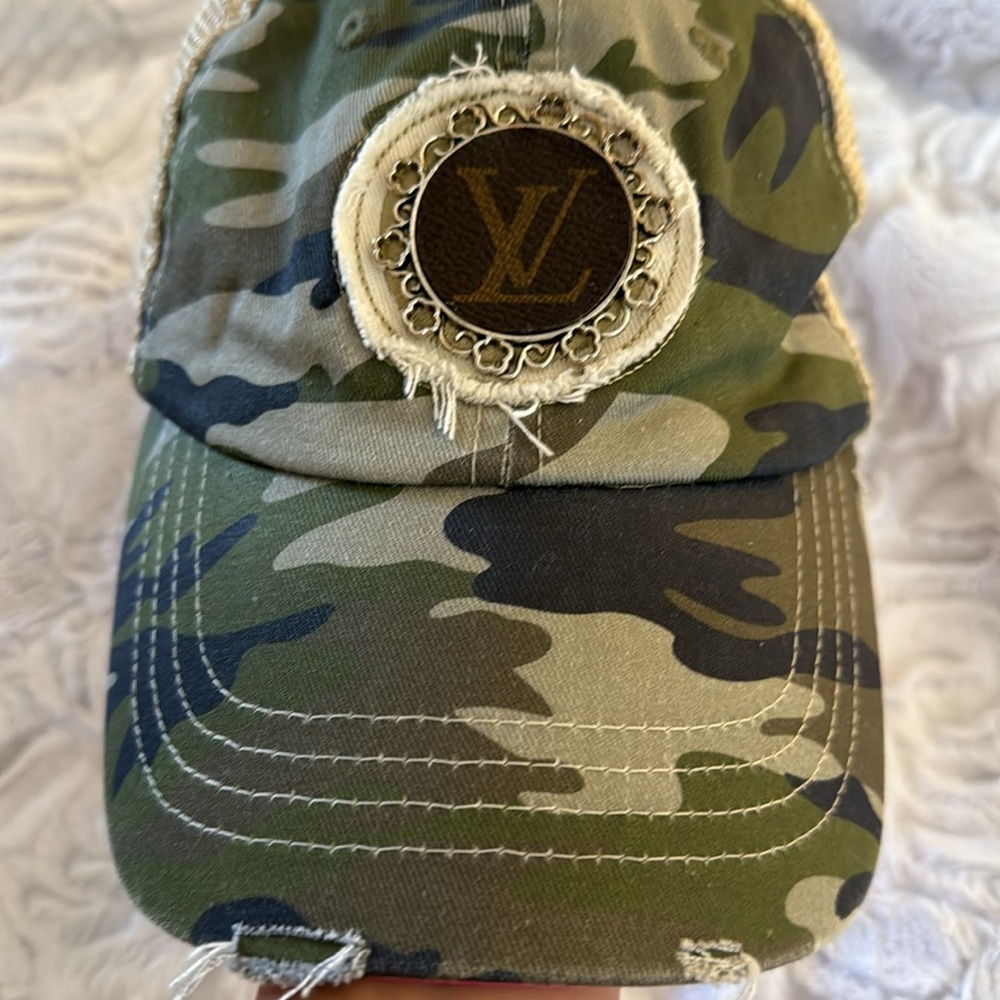 Upcycled baseball hat - Picture 3 of 3